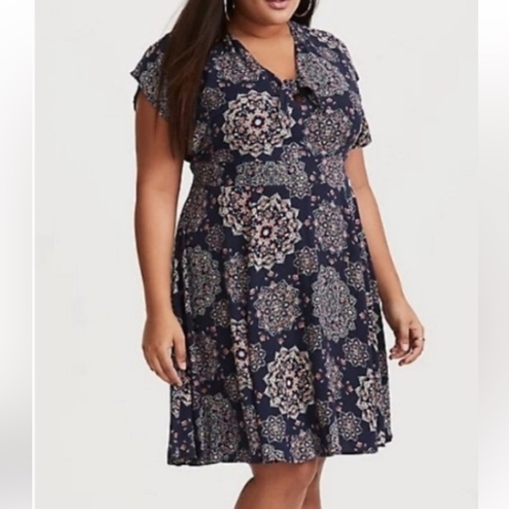 Torrid NWT Mini Challis Tie-Front Dress Navy “Mandala” Print Size 4x
